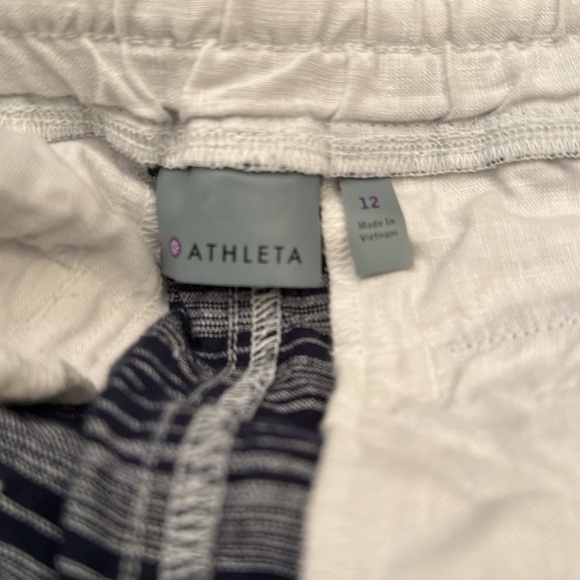 Athleta navy and white shorts with tie and elastic waist EUC - Picture 4 of 4
